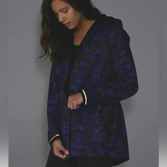 Lululemon Rain For Daze Jacket II in Hounds Camo Emperor Blue Black - Picture 4 of 12